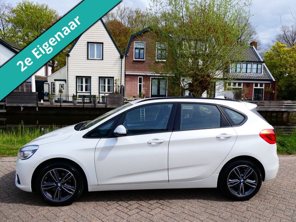 BMW 2-serie Active Tourer 218i High Exe 136pk Automaat 2e ei, Auto's, BMW, 1345 kg, 136 pk, Gebruikt, Wit