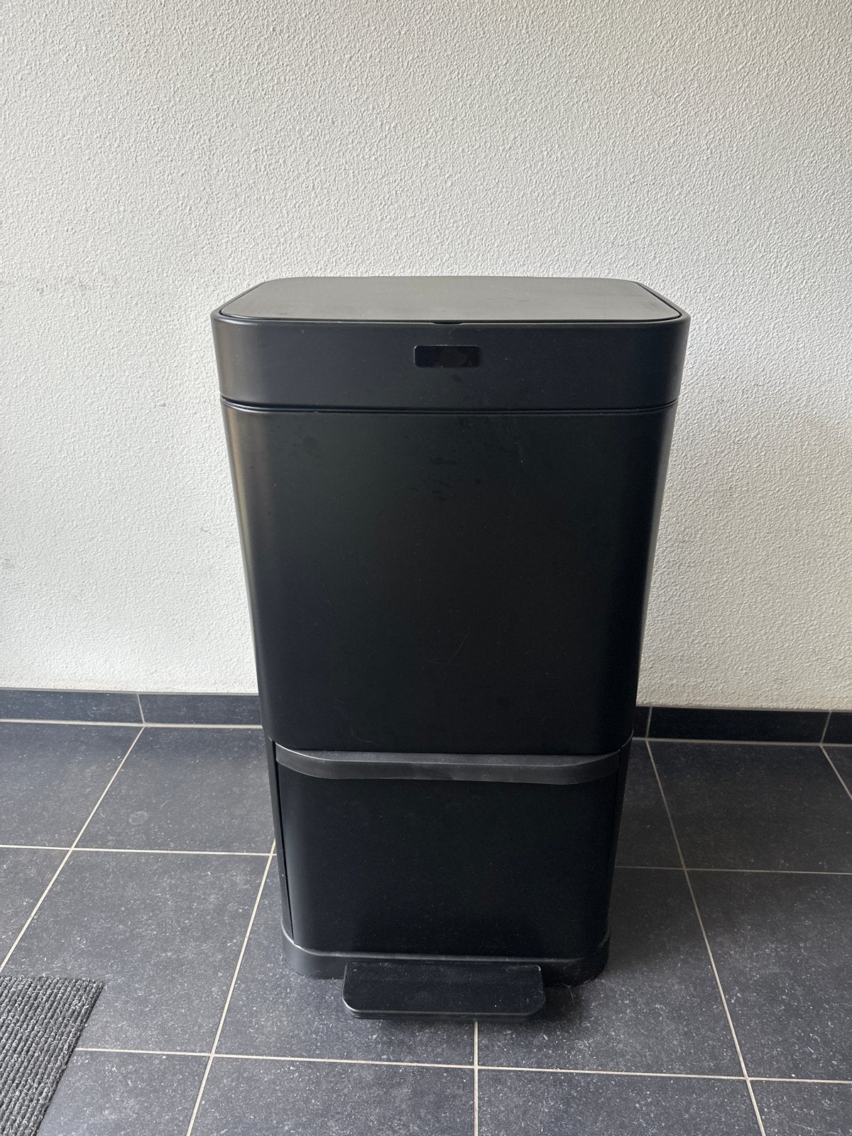 Stijlvolle zwarte prullenbak 3 vakken met sensor en pedaal, Ophalen, Kunststof, Met pedaal, Zo goed als nieuw