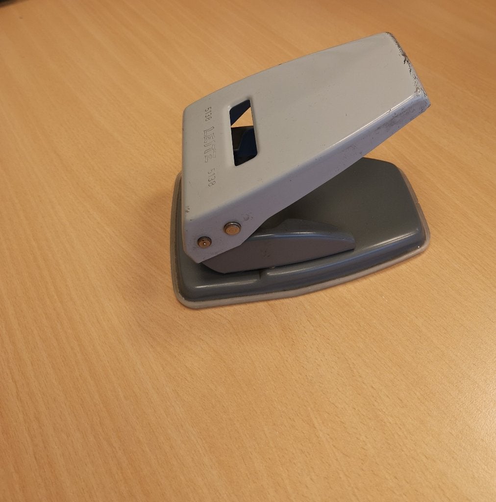 Perforator Leitz grijs, Diversen, Bureau-accessoires, Gebruikt, -, Leitz, -