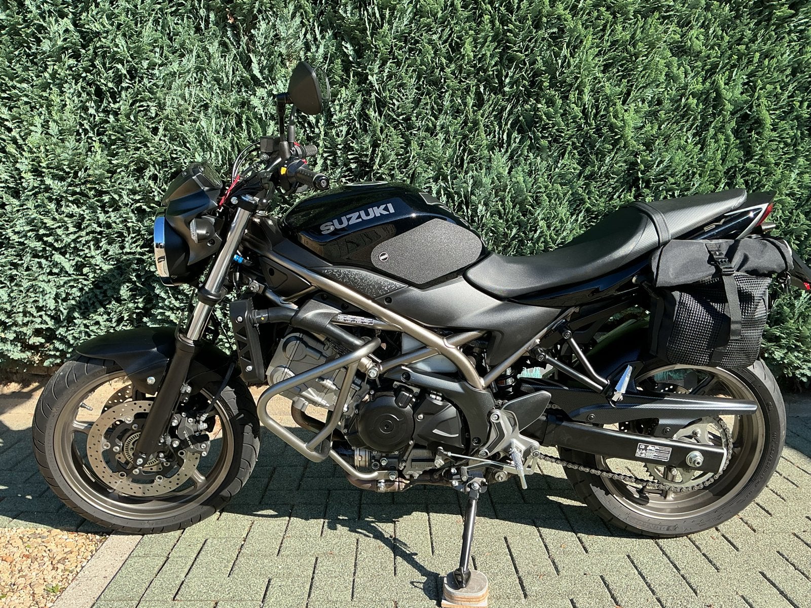Suzuki SV650 met valbeugel, handvatverwarming en zijtas, Handvatverwarming, Occasion, Particulier, Naked bike