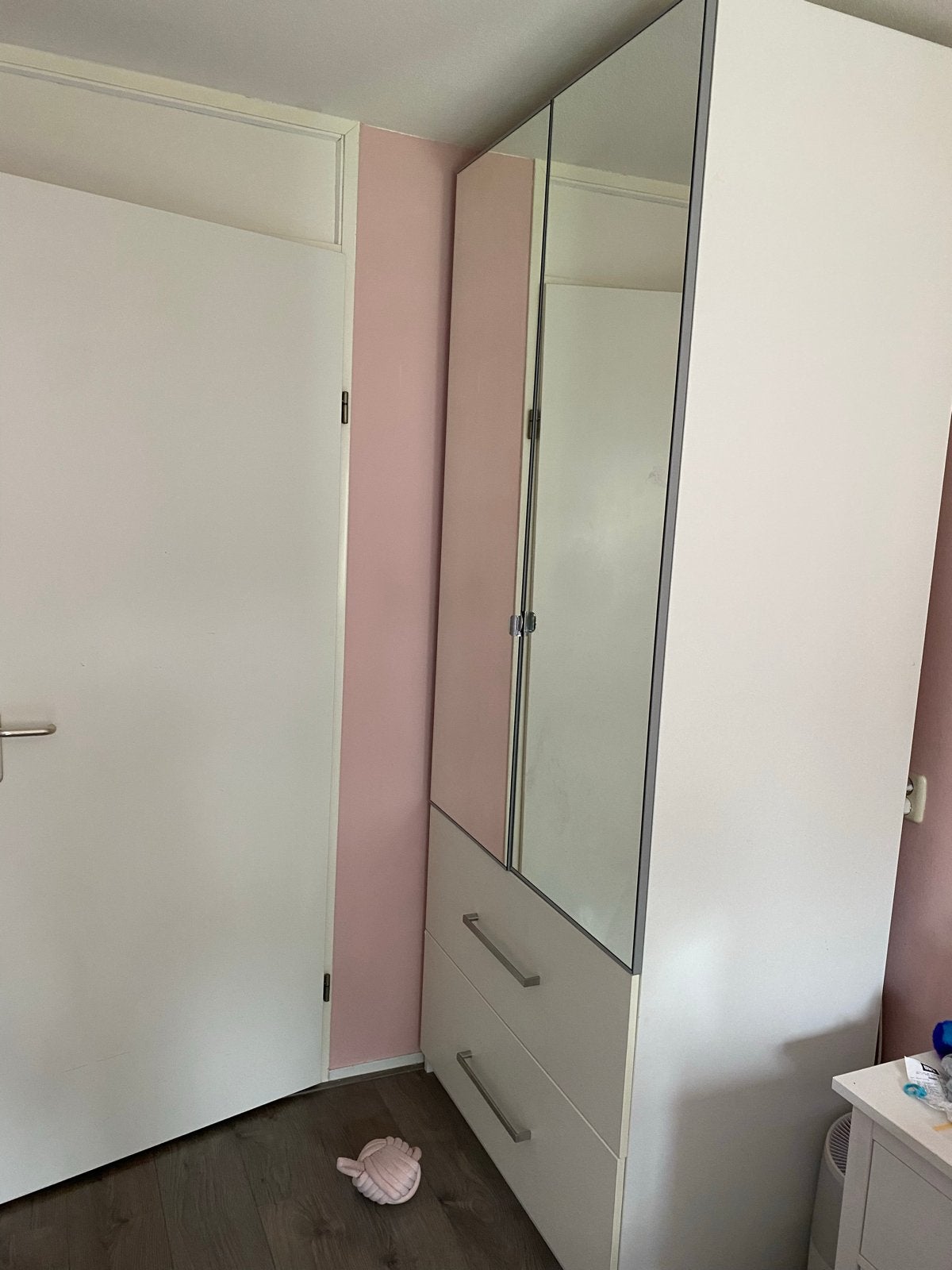 Stevige kledingkast met gebruikerssporen, 230x60x100cm, Huis en Inrichting, Kasten | Kledingkasten, Ophalen, Gebruikt, 200 cm of meer