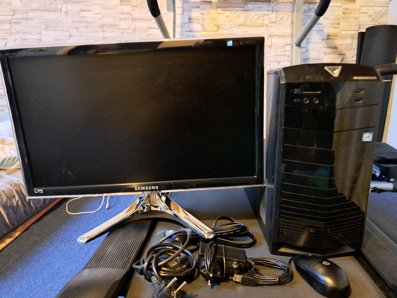 Medion PC met Windows 10, Samsung 23 inch monitor, Computers en Software, Desktop Pc's, Met monitor, 64 GB of meer, Gebruikt, HDD