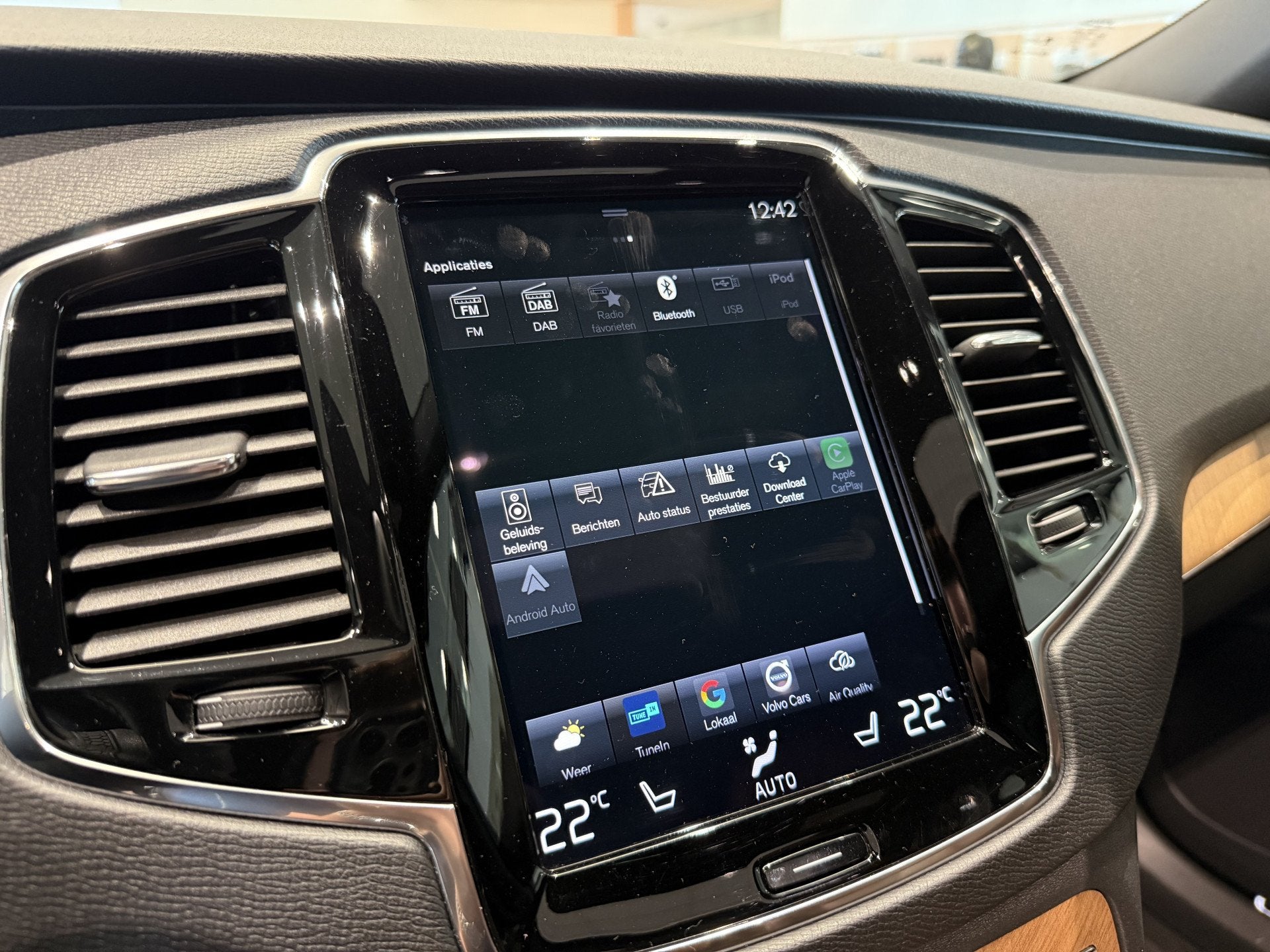 Foto 17 van Volvo XC90 2.0 T8 Recharge AWD R-Design, Trekhaak, Luchtveri