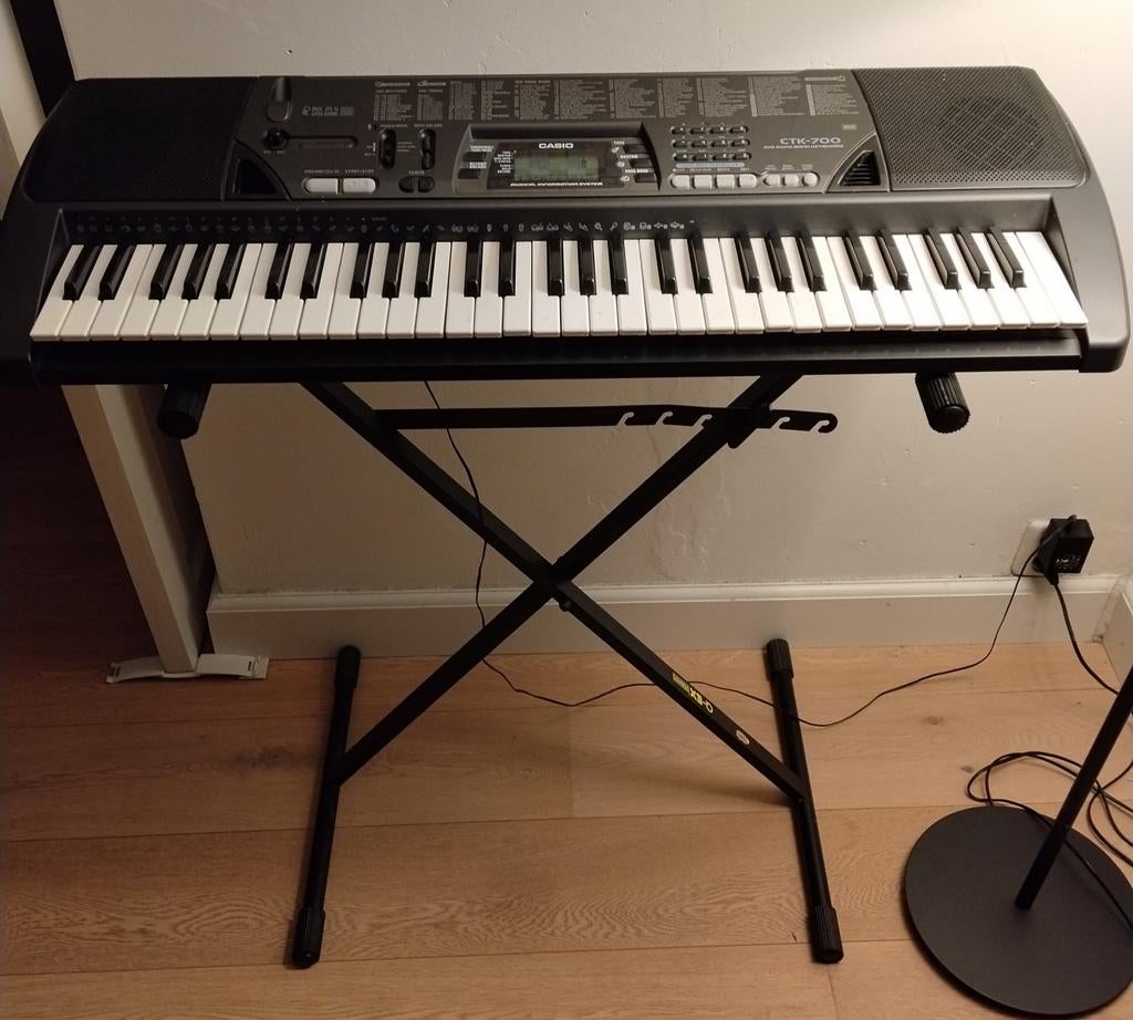 Casio CTK-700 keyboard met standaard - Goede staat, Ophalen, Casio, Met standaard, 61 toetsen