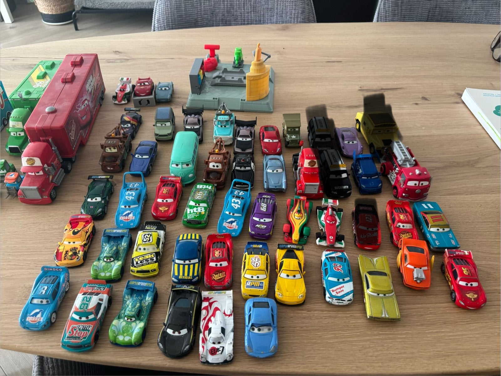 Grote collectie Disney Cars auto's en trucks, Kinderen en Baby's, Speelgoed | Speelgoedvoertuigen, Gebruikt, Ophalen of Verzenden