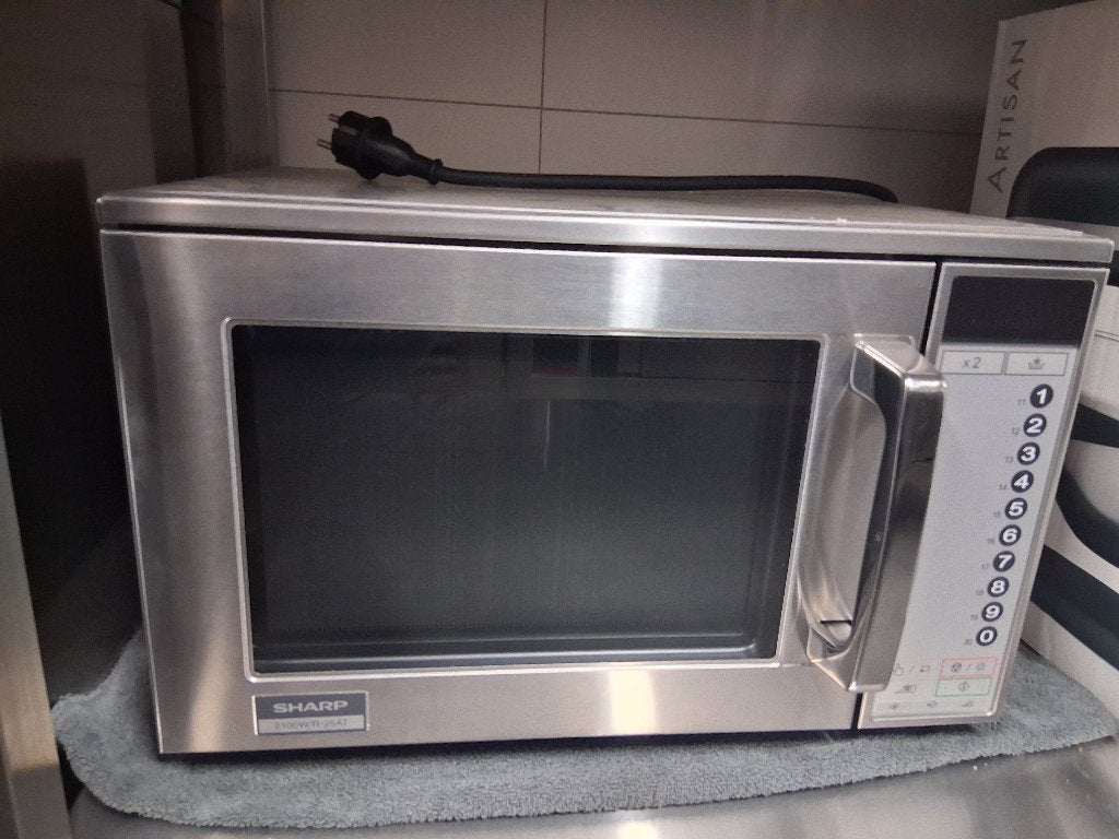 Sharp R-25AT professionele magnetron (2100 W), Ophalen