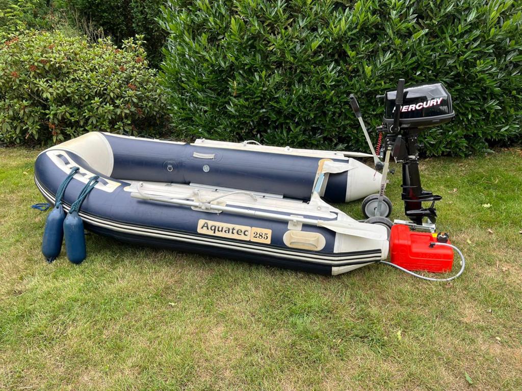 Aquatec 285 rubberboot - mercury 5pk motor, Watersport en Boten, Rubberboten, Ophalen, Zo goed als nieuw, Opbergtas, Buitenboordmotor