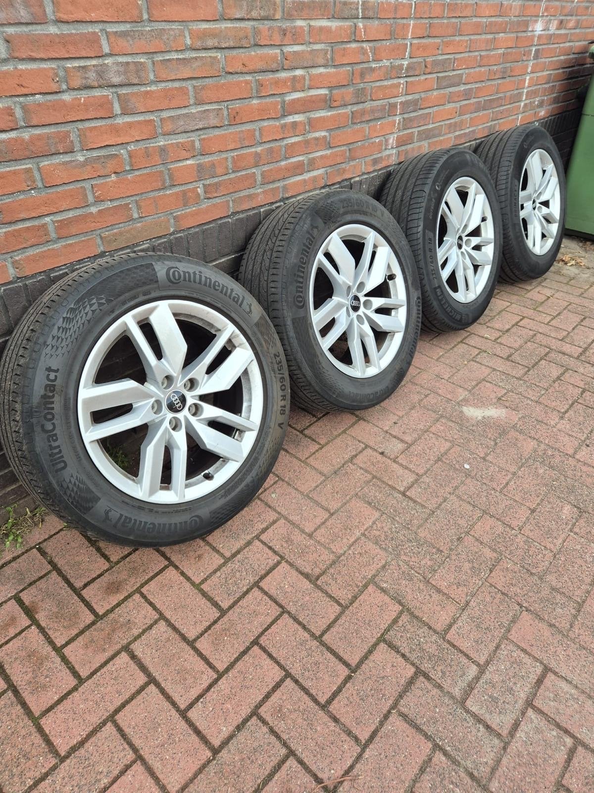 Audi Q5 Velgen met Zomerbanden 235/60 R18, Ophalen, 18 inch, Gebruikt, Banden en Velgen