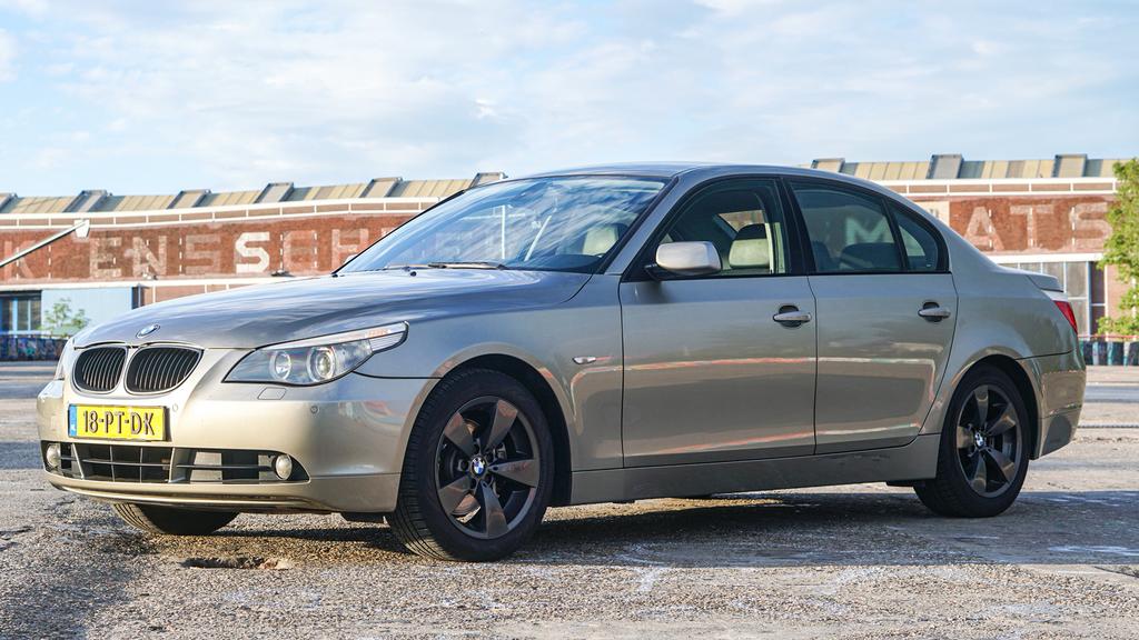 BMW 5-Serie 3.0 I 530 executive AUT 2004 trekhaak, Automaat, Zwart, 2000 kg, Particulier