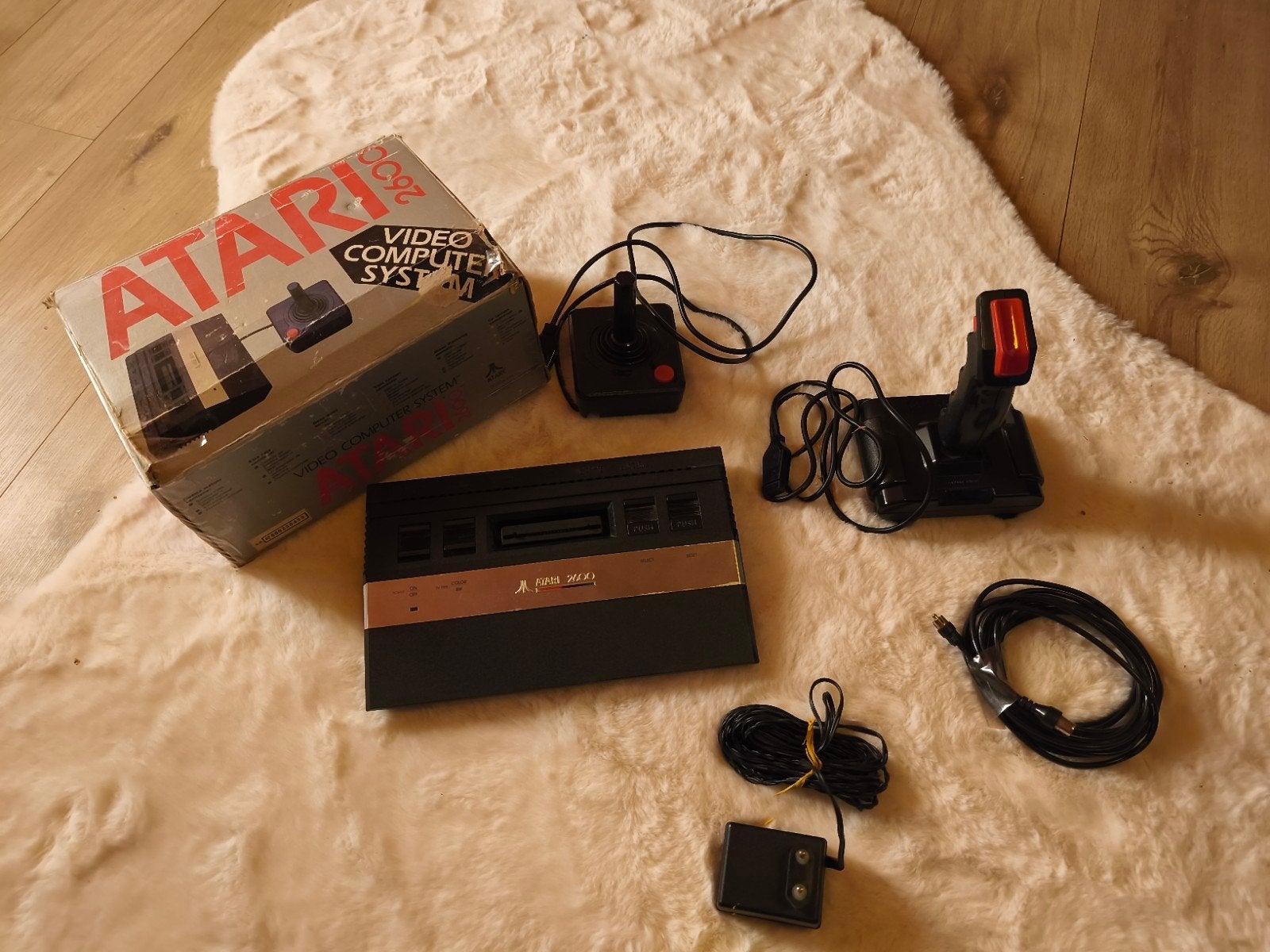 Atari 2600 Video Computer System, Spelcomputers en Games, Spelcomputers | Atari, Ophalen of Verzenden, Gebruikt, Met 2 controllers