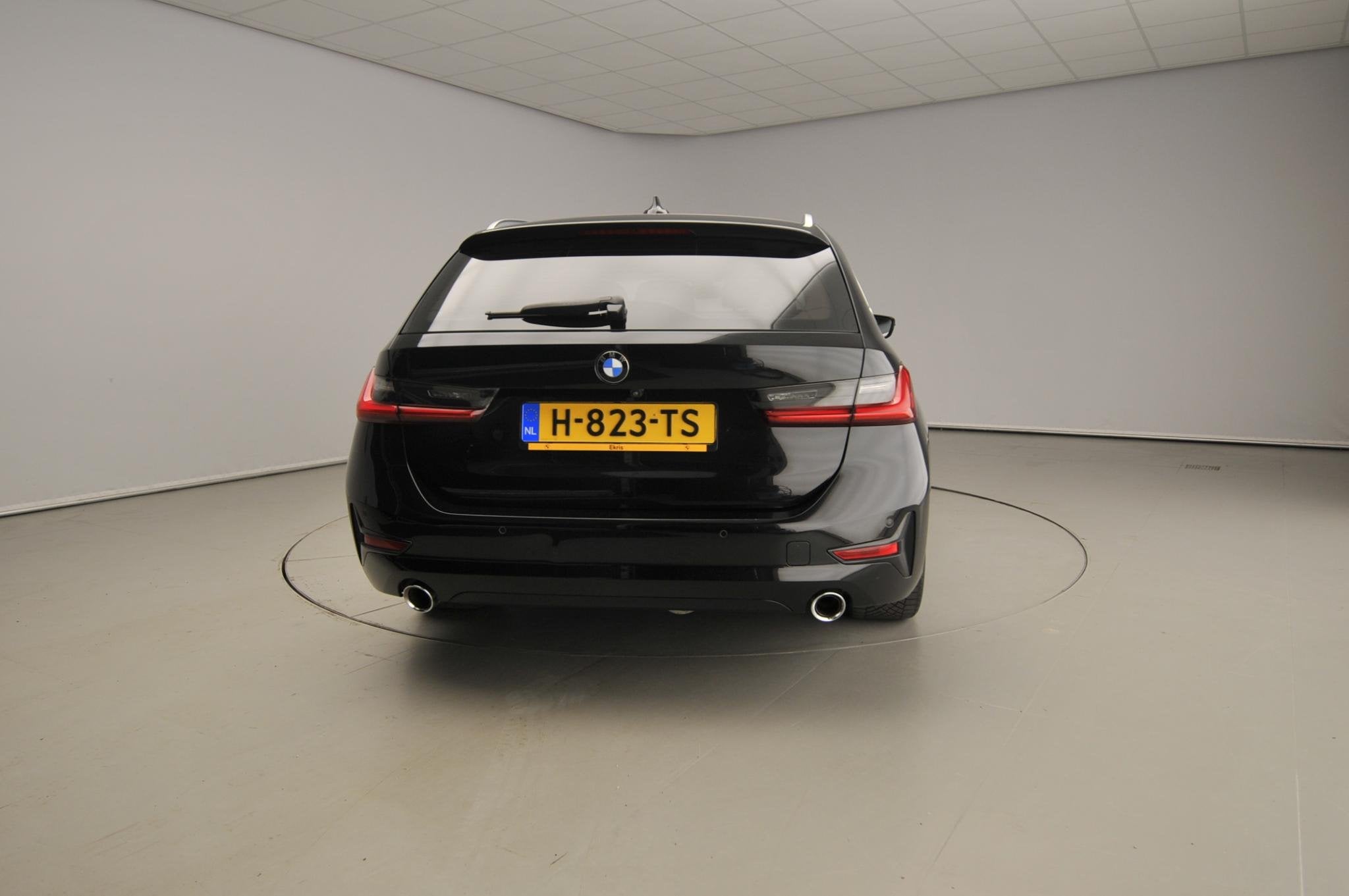 BMW 3 Serie Touring 320i | LED | Navigatie | Sportstoelen |, Automaat, Gebruikt, 4 cilinders, Zwart