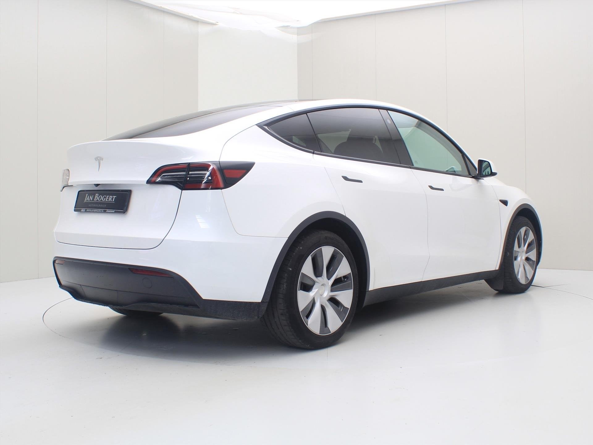 Tesla Model Y Standard RWD Plus 94.5% SoH [ AMD RYZEN+AUTOPI, Automaat, Gebruikt, Zwart, Wit
