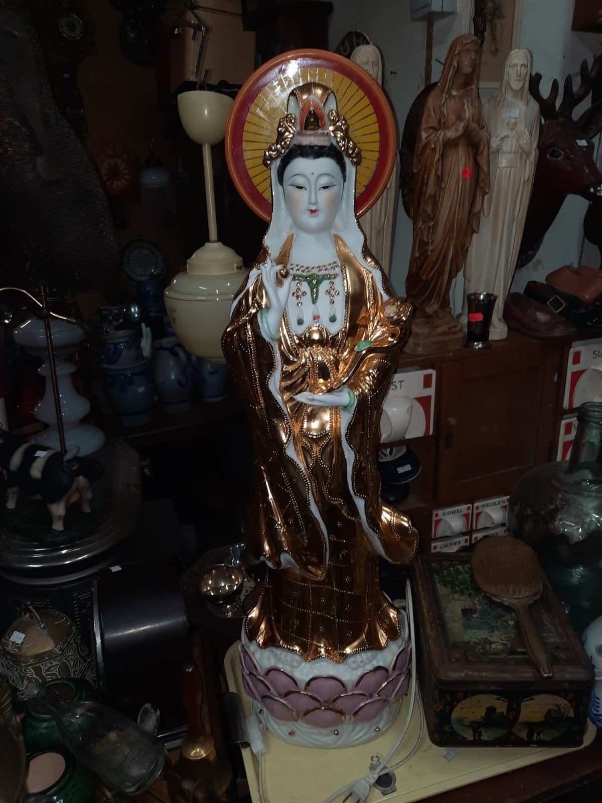 Guan Yin Beeld - Porselein met Gouden Details, Ophalen of Verzenden