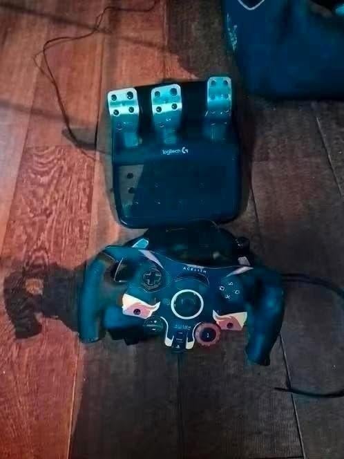 Logitech Racestuur met Pedalen voor PlayStation 4, Spelcomputers en Games, Spelcomputers | Sony PlayStation 4, Gebruikt, Ophalen of Verzenden