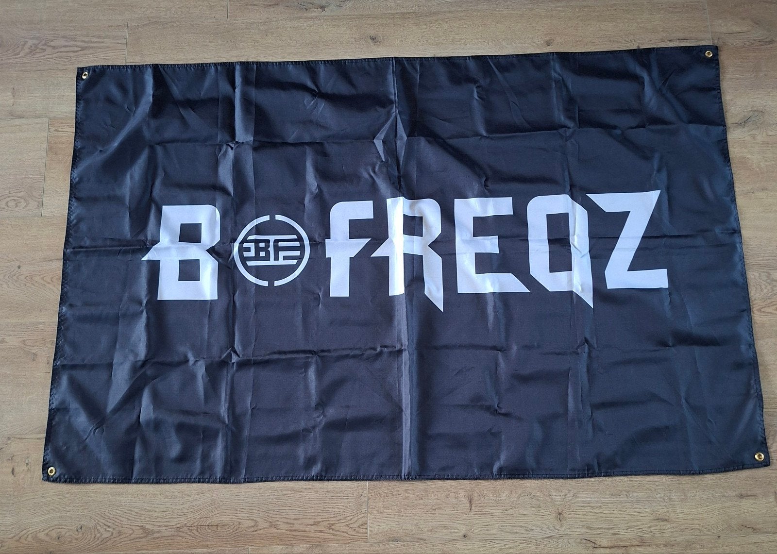 B-freqz vlag/spandoek, Diversen, Vlaggen en Wimpels, Ophalen of Verzenden, Nieuw