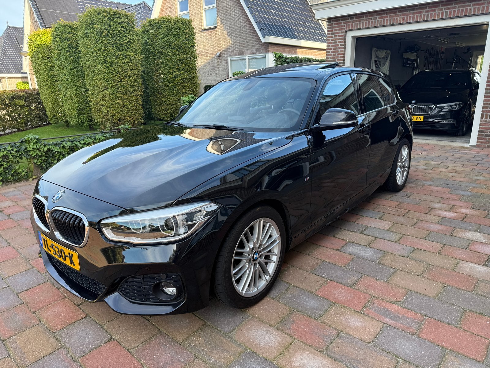 BMW 1-Serie 118i M-Sport / Aut / Leer / Pano / clima, Auto's, Zwart, 650 kg, Particulier, Bluetooth