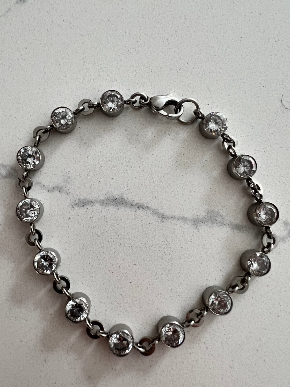 ZILVEREN TENNISARMBAND SCHAKEL ARMBAND MET INGEZET KRISTAL, Met kristal, Ophalen of Verzenden, Zo goed als nieuw, Zilver