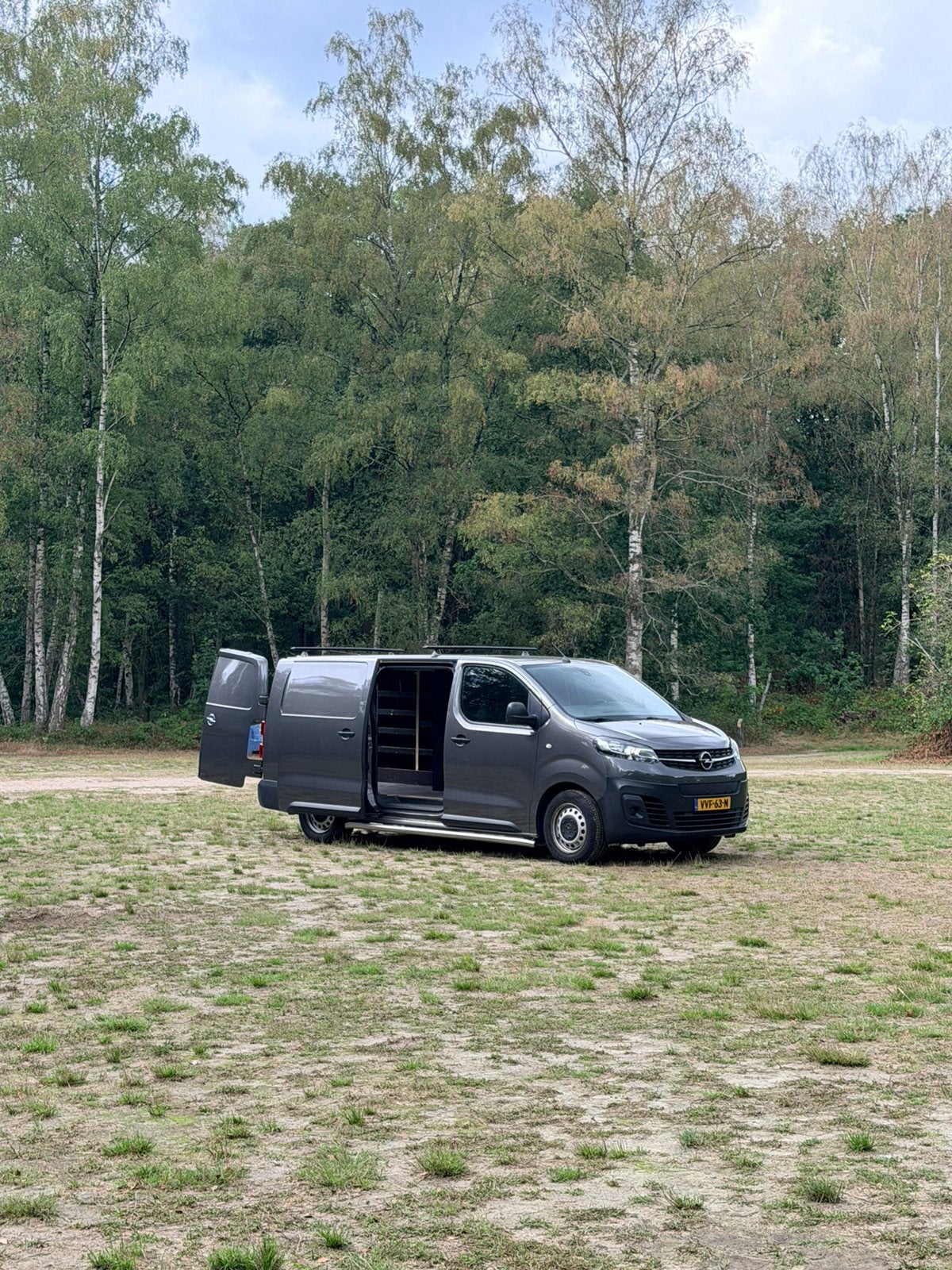 Opel Vivaro-E 75kWh 136pk L3h1 2023 Grijs, Origineel Nederlands, Elektrisch, 75 kWh, Dealer onderhouden