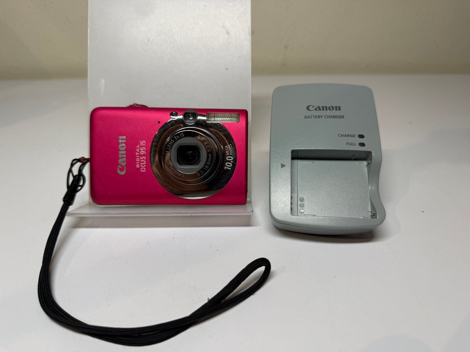 Canon Digital IXUS 95 IS Compactcamera Roze 10.0 MP, Audio, Tv en Foto, Ingebouwde flitser, Gebruikt, Canon, Oplader