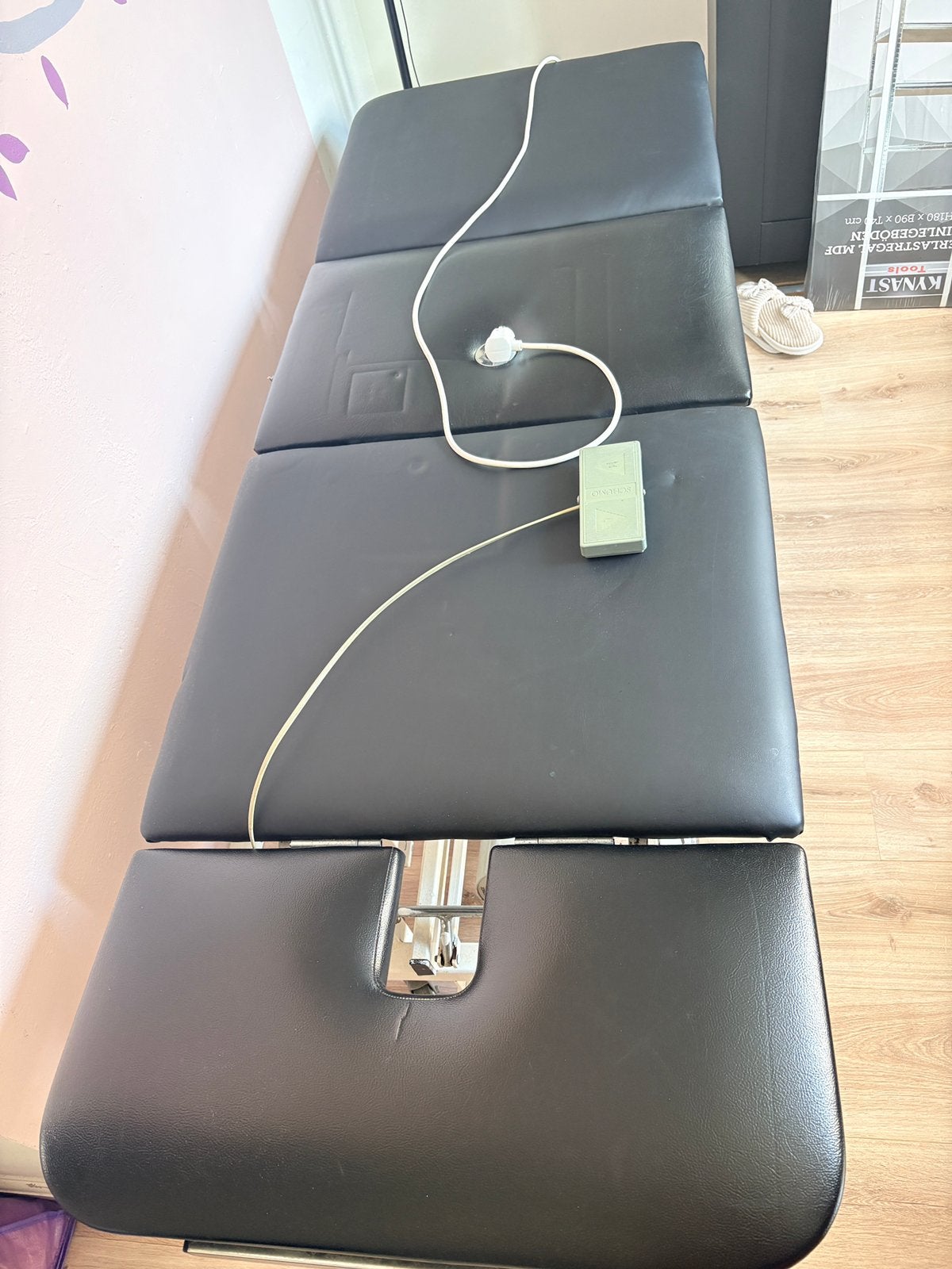 Elektrisch verstelbare massage tafel, Ophalen, Zo goed als nieuw, Massagetafel
