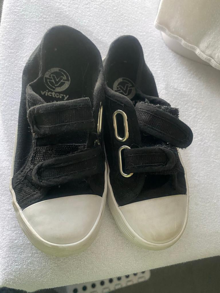 Zwarte Victory kinderschoenen met klittenband Gymschoenen, Ophalen of Verzenden, Gebruikt, Jongen of Meisje, Schoenen