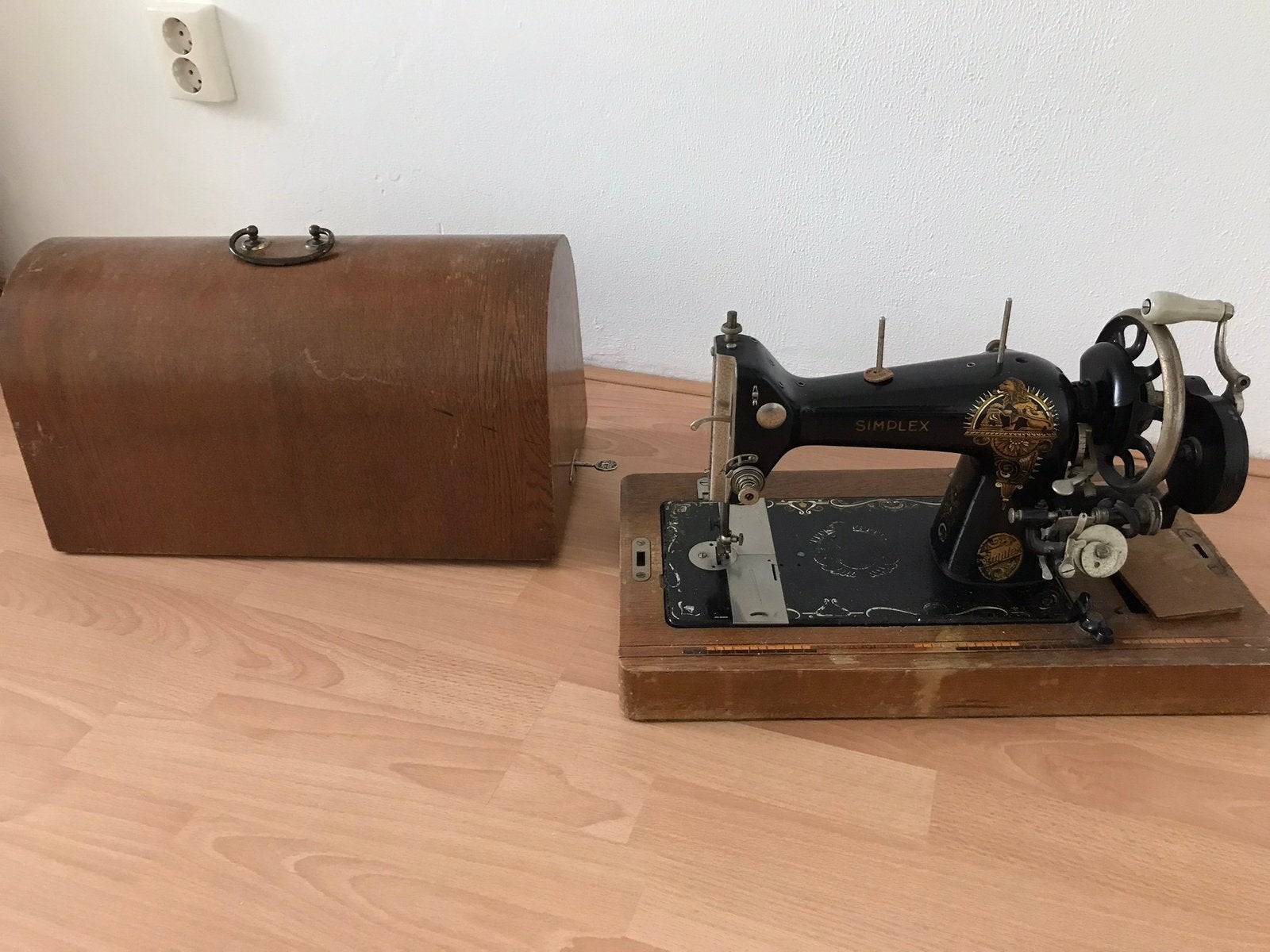 Simplex antieke naaimachine, Ophalen