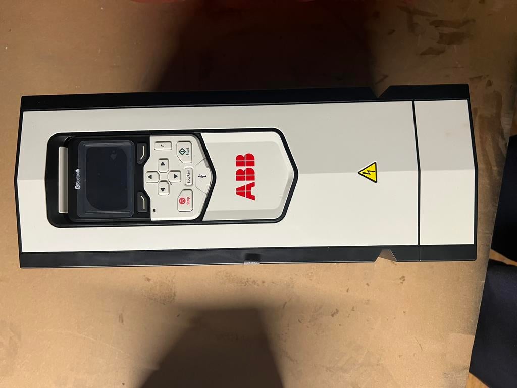 2x frequentieregelaar: ABB & Danfoss VLT 5000 400V 11kW, Ophalen