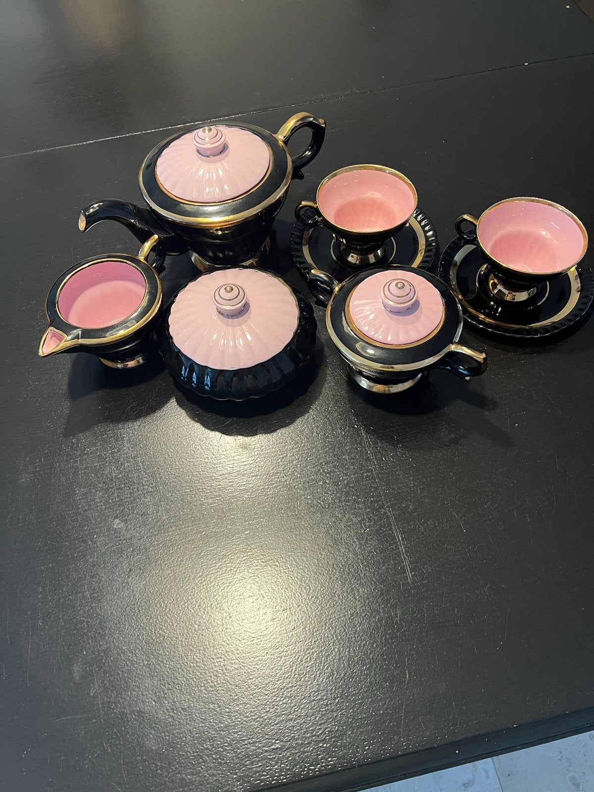 Vintage theeservies zwart met roze en goudkleurige accenten, Antiek en Kunst, Ophalen