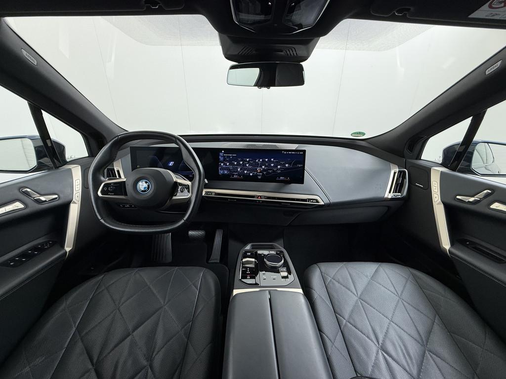 BMW iX xDrive 40 326pk Soh 100% Leder Suite+Massage+Ventilat, Auto's, BMW, Automaat, Gebruikt, Blauw, Vierwielaandrijving