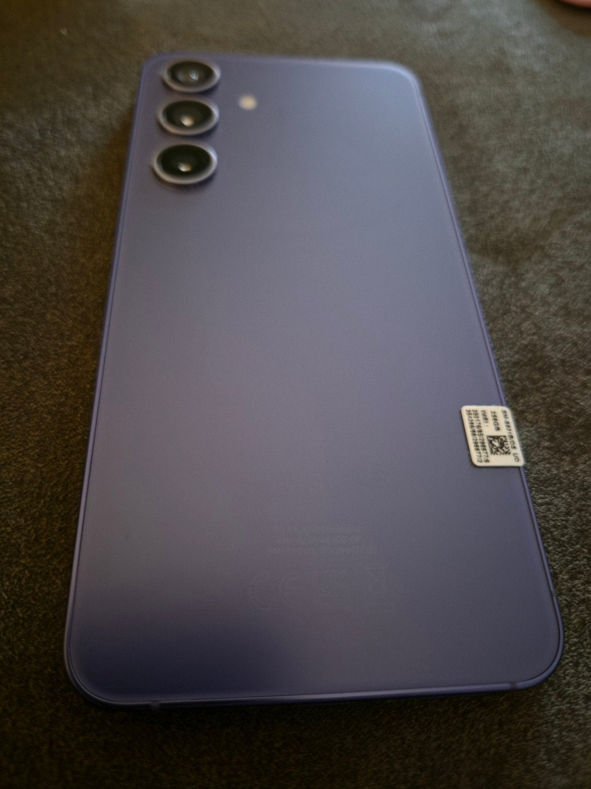 Foto 9 van Samsung Galaxy S24 paars  (2024) - Zo goed als nieuw