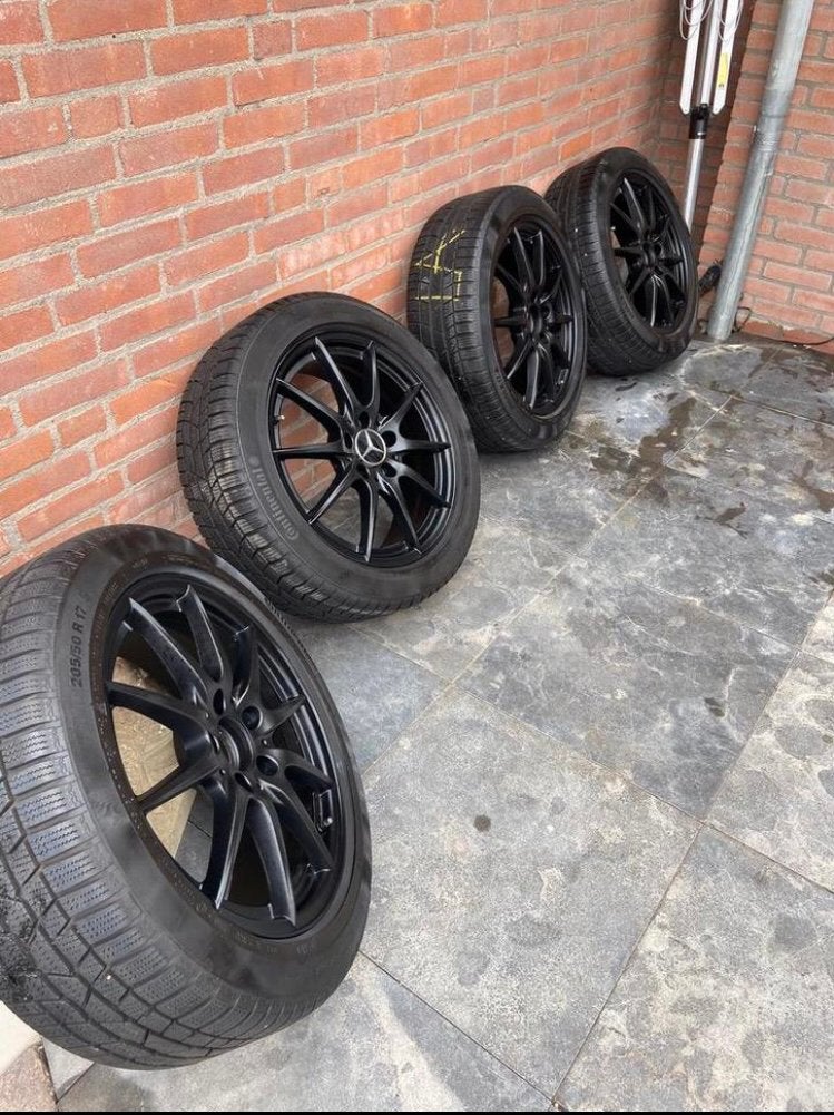 Continental Winterbanden op 17” Mercedes velgen (205/50 R17), Ophalen, Gebruikt, Banden en Velgen, 17 inch