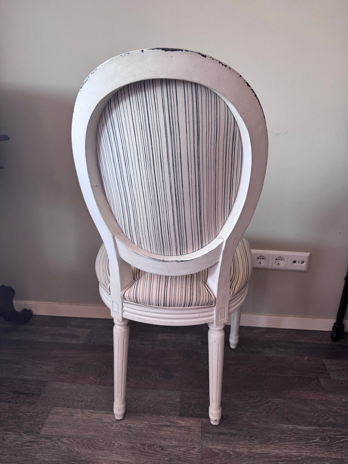 Vintage Louis XVI stijl stoel - wit met streepbekleding, Antiek en Kunst, Antiek | Meubels | Stoelen en Banken, Ophalen