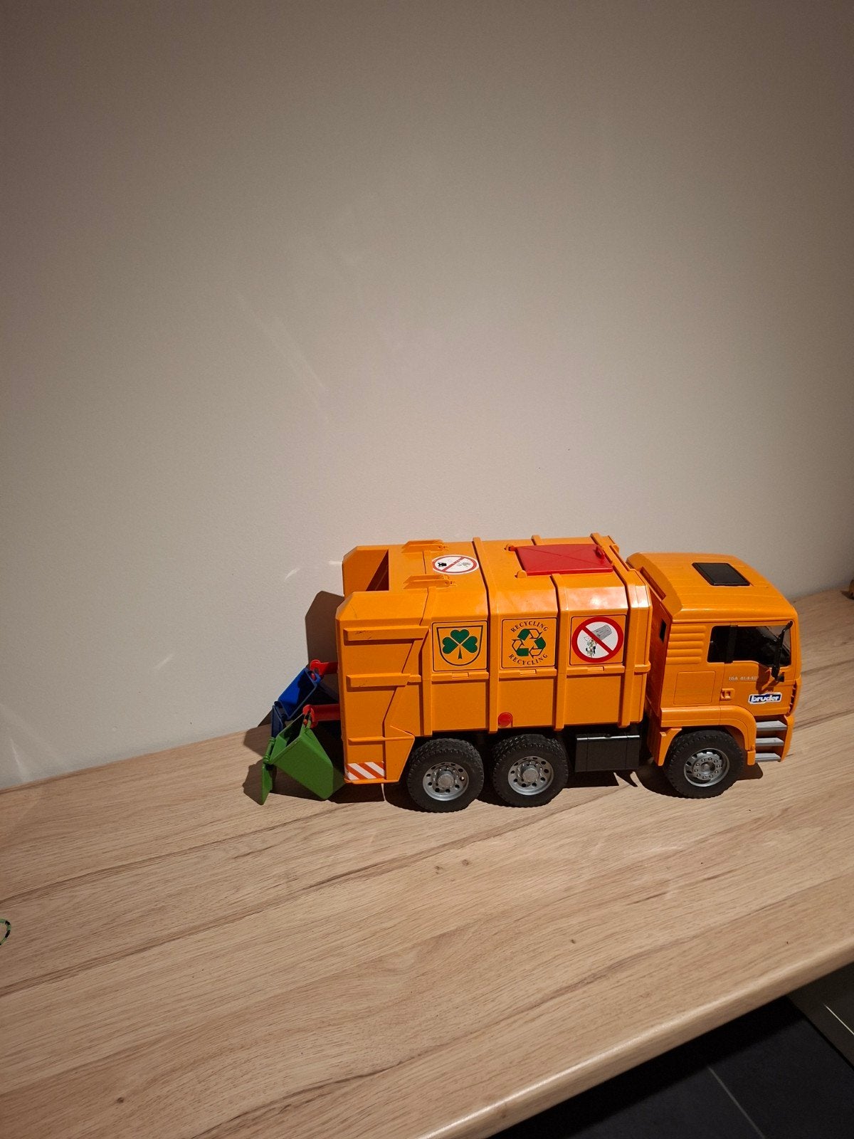 Speelgoed vuilniswagen met containers bruder, Ophalen, Gebruikt