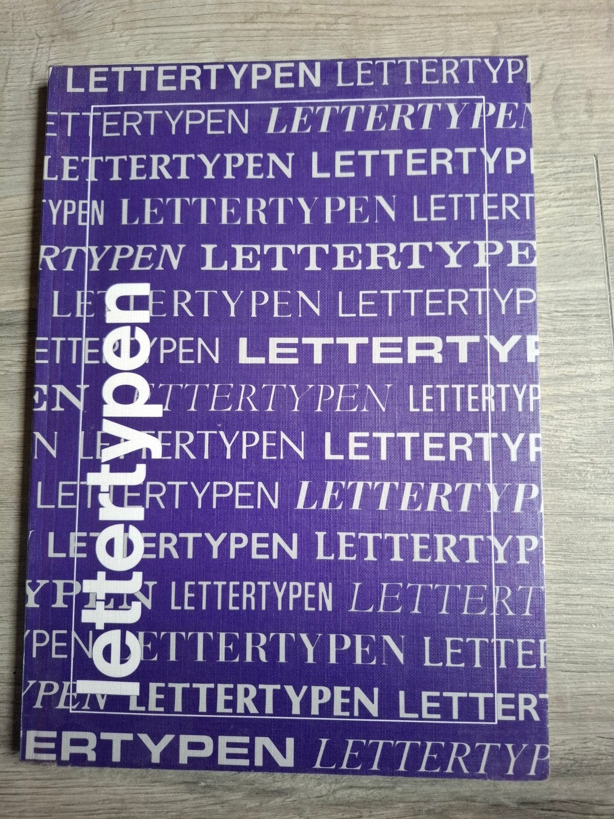 Boekwerk over Lettertypen (Studieboek jaren 80), Ophalen of Verzenden, Zo goed als nieuw, Overige onderwerpen, Lettergieterij Amsterdam