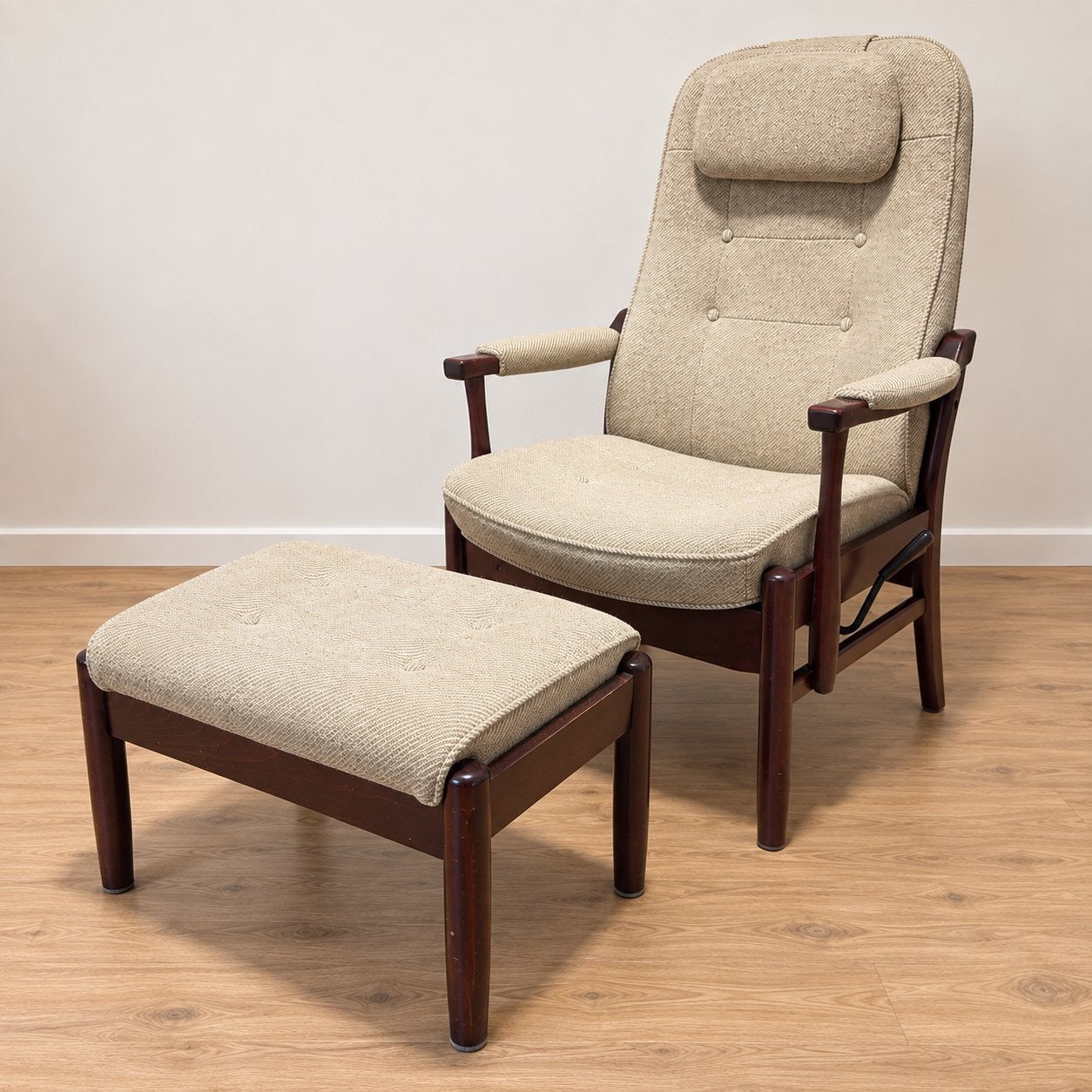 2 Farstrup relaxfauteuils met voetenbankjes | Deens design, Huis en Inrichting, Gebruikt, Farstrup, Deens, 75 tot 100 cm