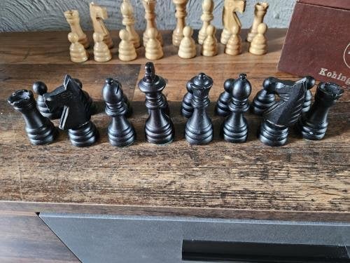 Grote complete Schaakstukken in leren kistje - Avento, Ophalen of Verzenden