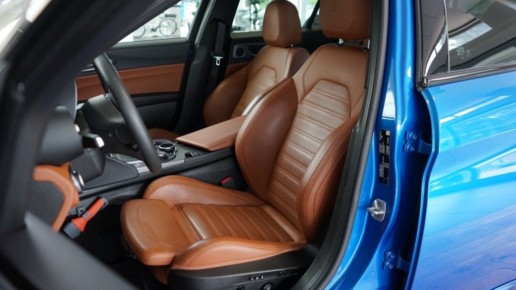 Alfa Romeo Giulia 2.0T Super | Veloce pack | Carplay | 19 in, Euro 6, 4 cilinders, Blauw, 1600 kg