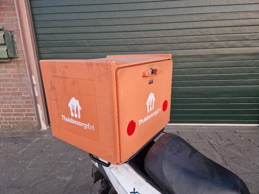 Koffer thuis bezorgd , bezorg box voor sym xpro en delivery, Fietsen en Brommers, Brommeronderdelen | Scooters, Ophalen, Gebruikt