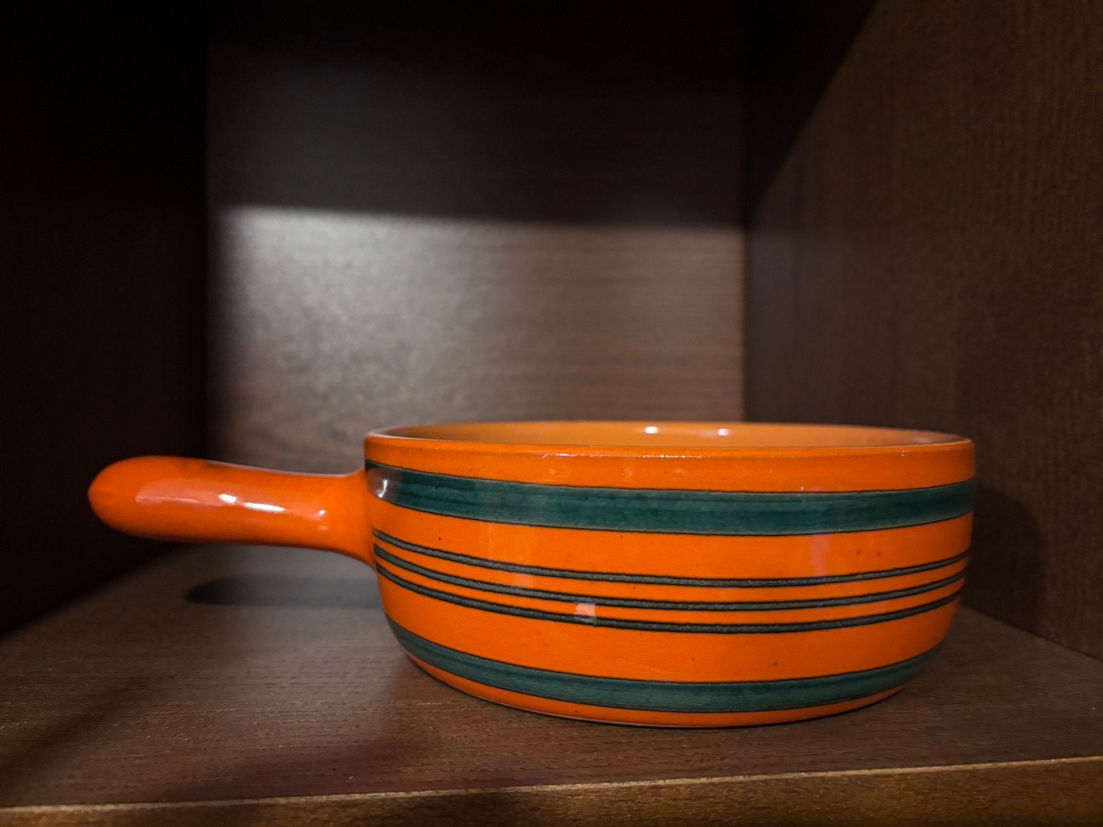 Mooie italiaanse vintage ovenschaal, oranje/groen gestreept, Ophalen of Verzenden, Overige stijlen, Aardewerk, Schaal of Schalen