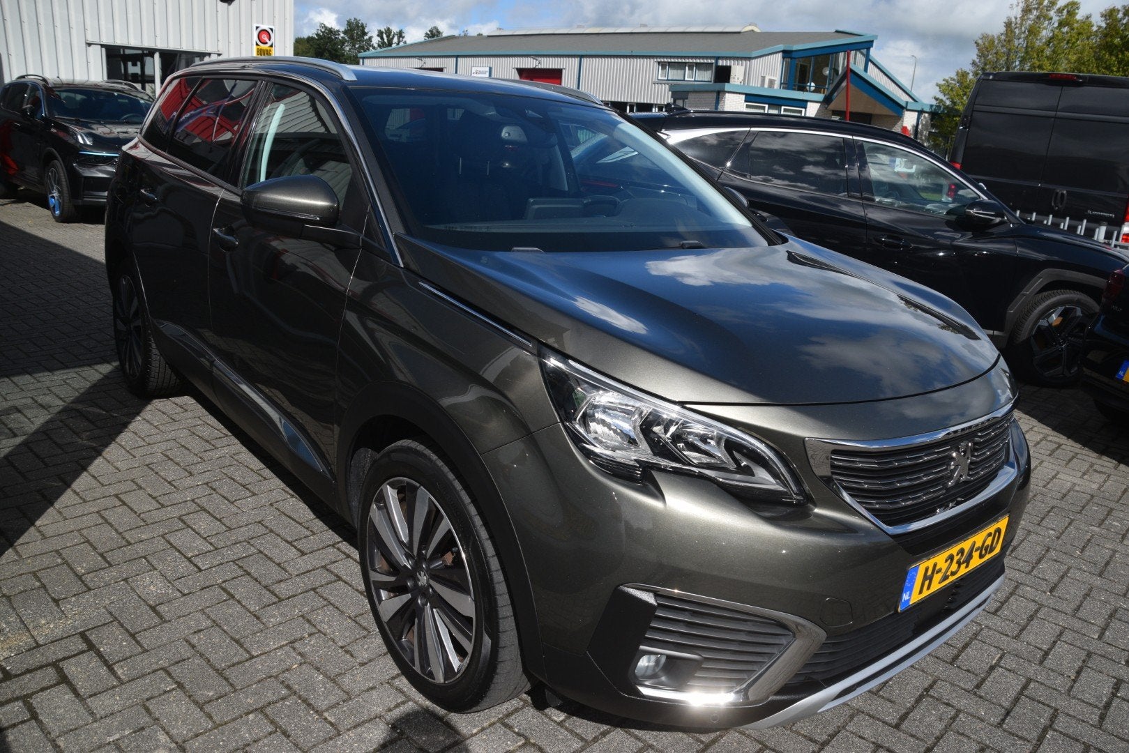 Peugeot 5008 1.2 PureTech Allure Avantage Carplay | 19 inch, Stof, Gebruikt, Euro 6, 1199 cc