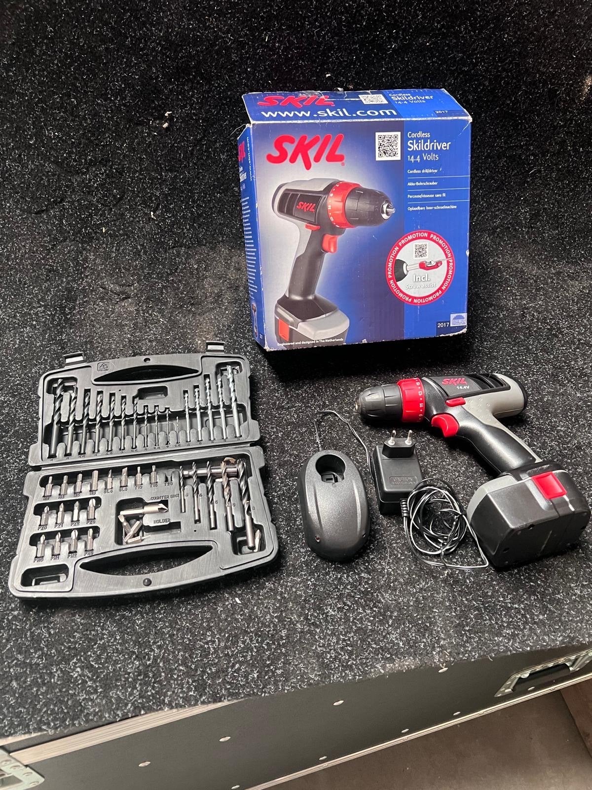 Zo goed als nieuwe Skil boormachine met bitjes set, Doe-het-zelf en Verbouw, Gereedschap | Boormachines, Zo goed als nieuw, Boormachine