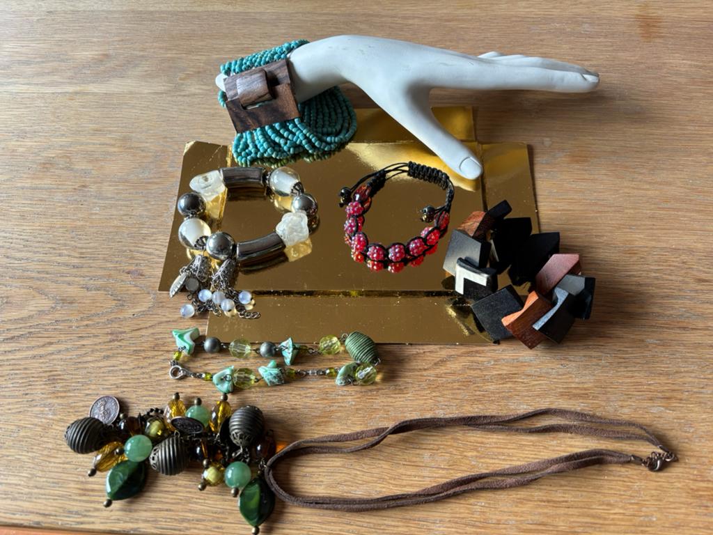 Enkele armbandjes en 1 ketting, Verzenden, Zo goed als nieuw, Zilver, Overige materialen