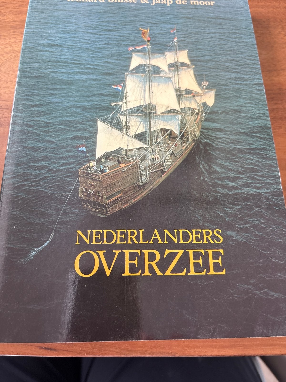 Nederlanders Overzee - Geschiedenis van de VOC, Boeken, Ophalen of Verzenden, 20e eeuw of later, Nieuw
