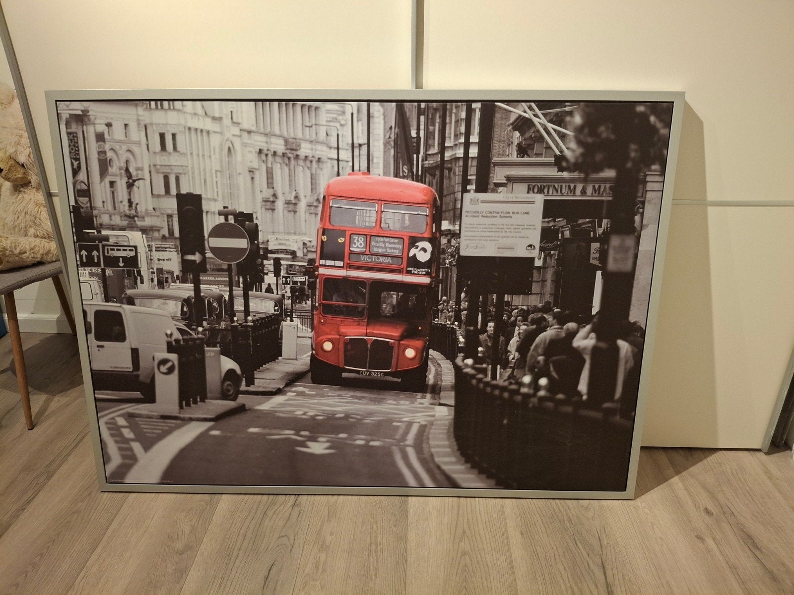 Gratis.  print Londen bus zwart-wit met rood accent, 50 – 75, Gebruikt, Ophalen of Verzenden, Print