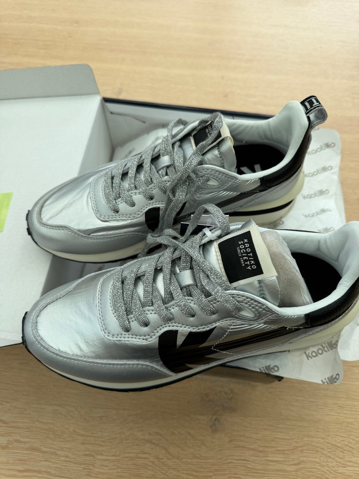 Kaotiko Sneakers Zilver Maat 39 - Nieuw in Doos, Ophalen of Verzenden, Nieuw, Overige kleuren, Sneakers of Gympen