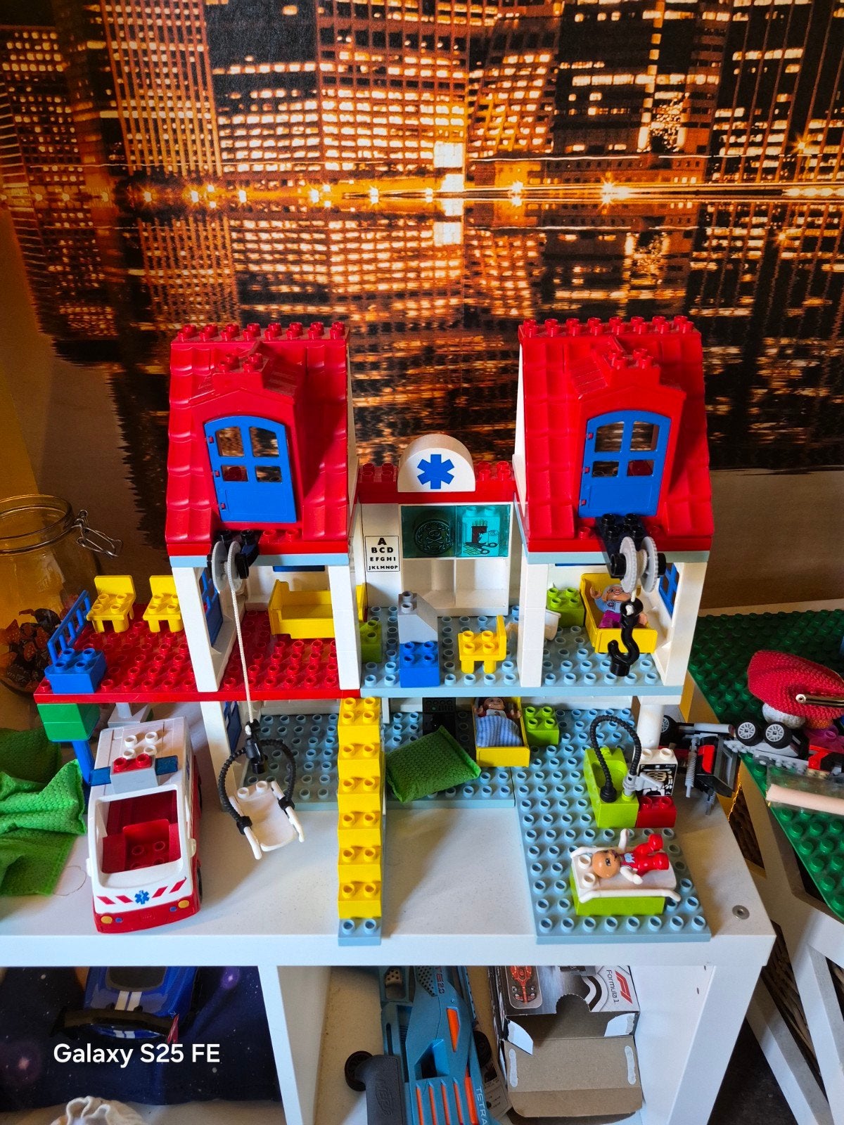 Grote LEGO Duplo ziekenhuis set met ambulance en figuren, Ophalen, Gebruikt, Overige merken