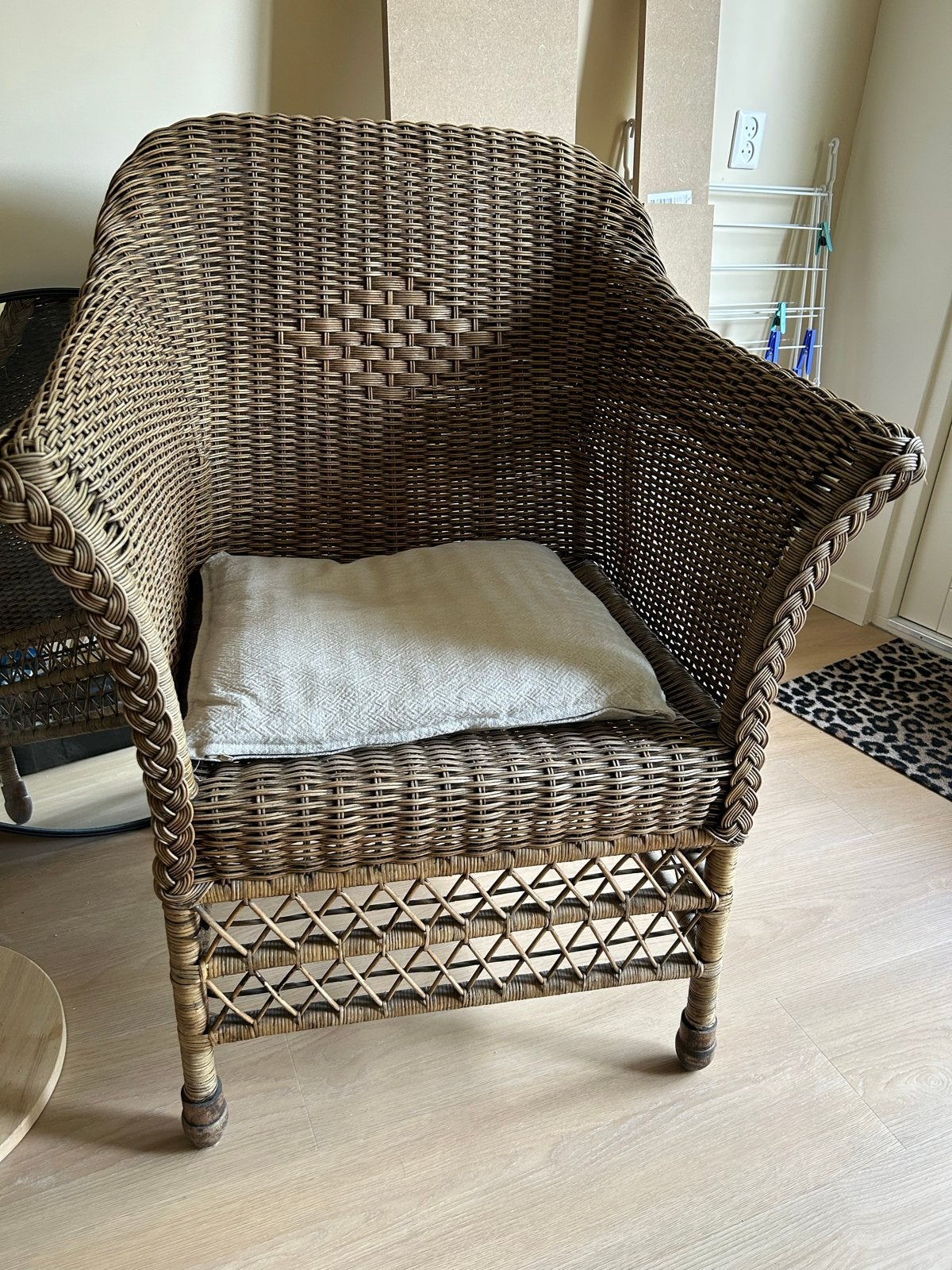 Mooie rieten stoel, Huis en Inrichting, Stoelen, Ophalen, Bruin, Riet of Rotan, Zo goed als nieuw