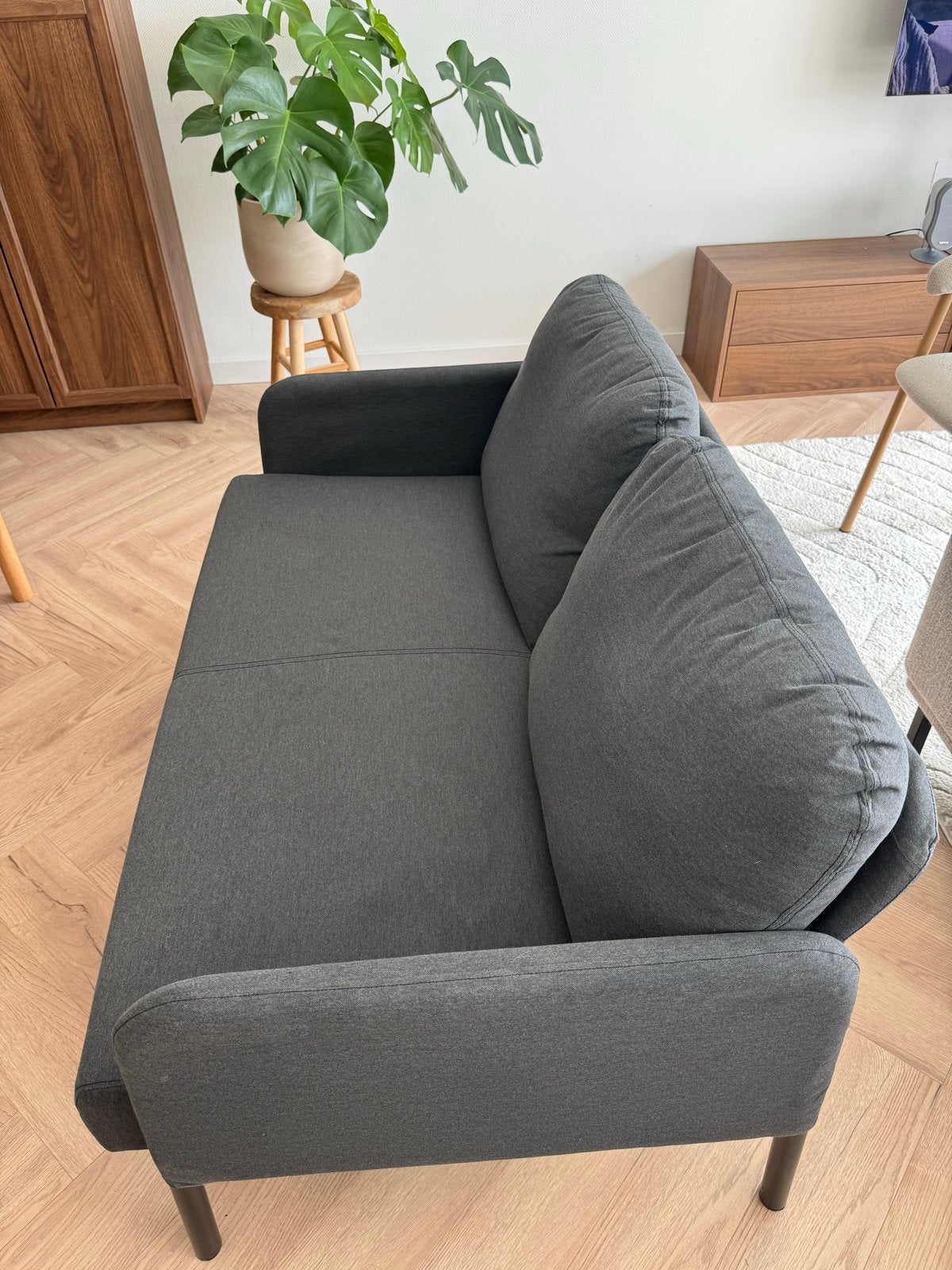 IKEA GLOSTAD 2-zitsbank – Donkergrijs – Zo goed als nieuw, Ophalen, 150 tot 200 cm, Tweepersoons, 75 tot 100 cm