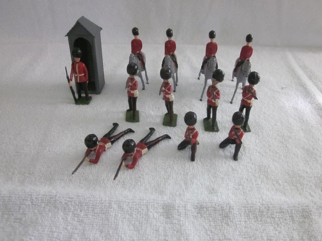 14 oude Britains Scots Guards Officer waarvan 4 te paard ., Ophalen of Verzenden