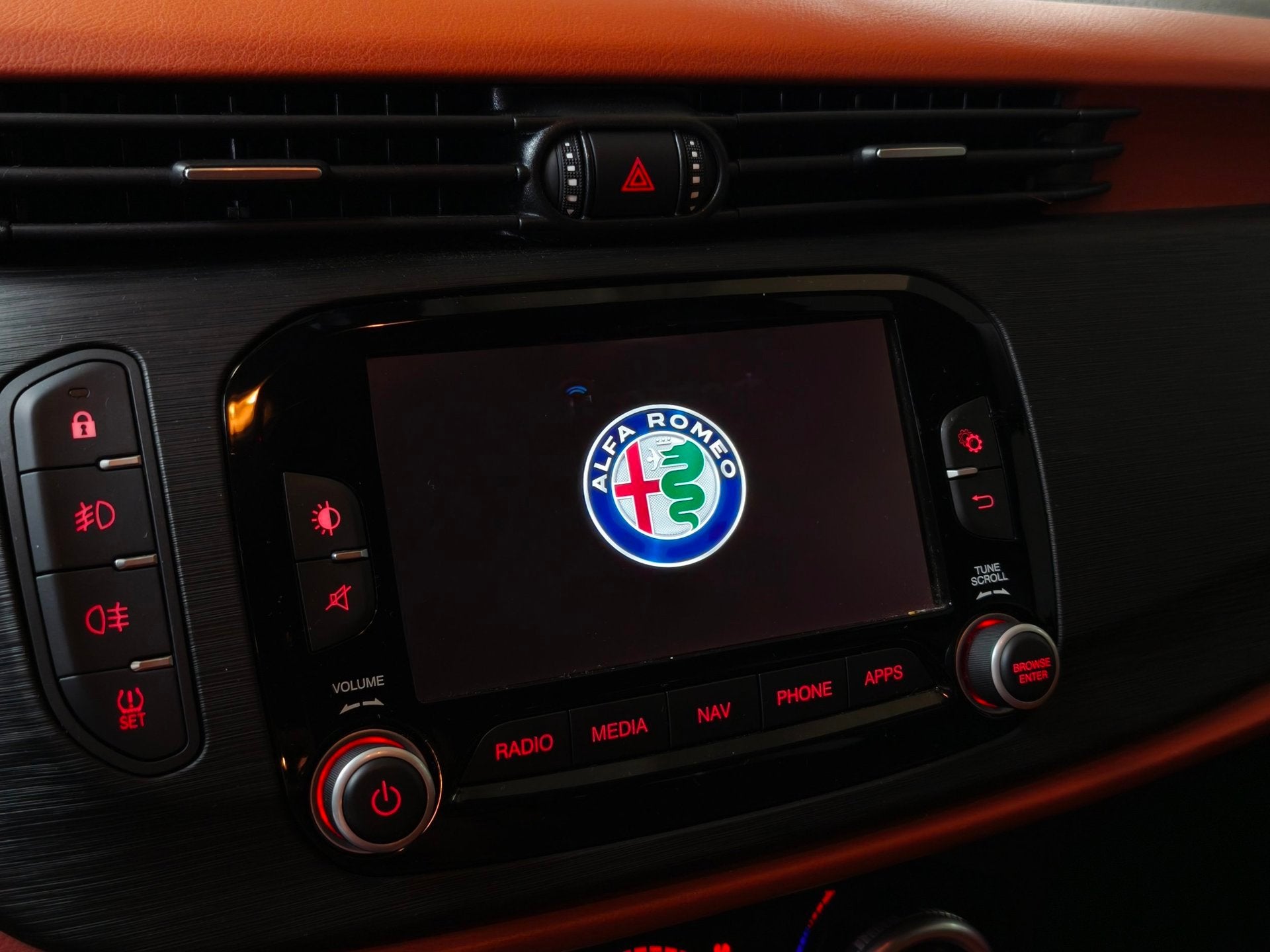 Alfa Romeo Giulietta 1.4 T Navi - Cognac Leder - 100% onderh, Auto's, Voorwielaandrijving, Euro 6, 4 cilinders, Leder